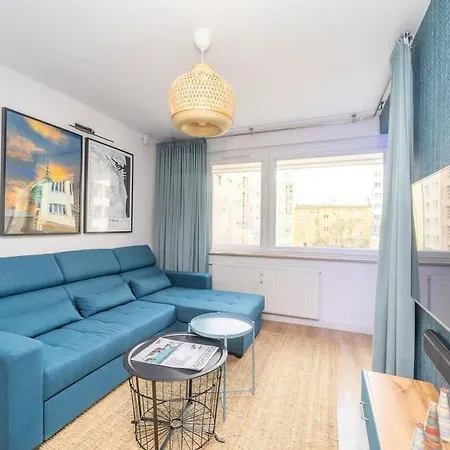 Bright And Blue 3city With Balcony In By Renters *